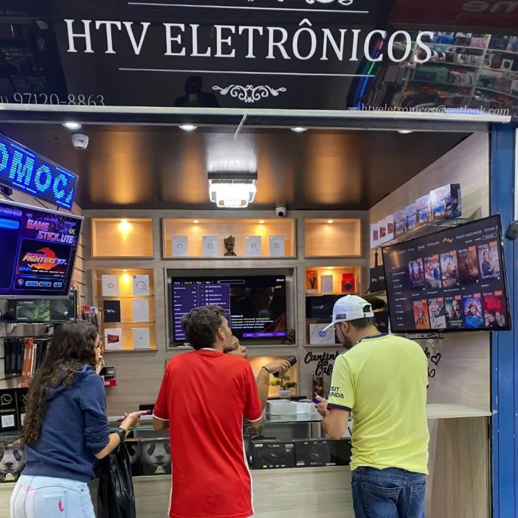 Atendimento no balcão da loja HTV Eletrônicos